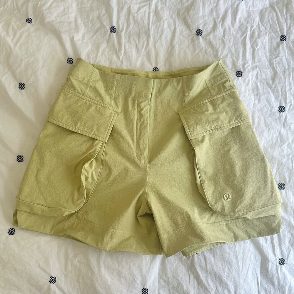 LULULEMON Relaxed-Fit Super-High-Rise Cargo Short ｜ Finch Yellow | Size 2